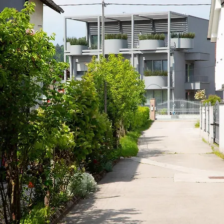 Apartment Studio Green * Lubiana